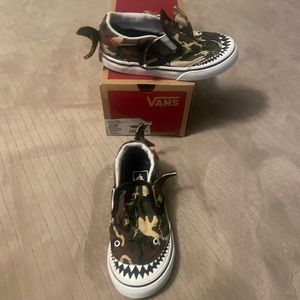 Vans Camo shark slip on